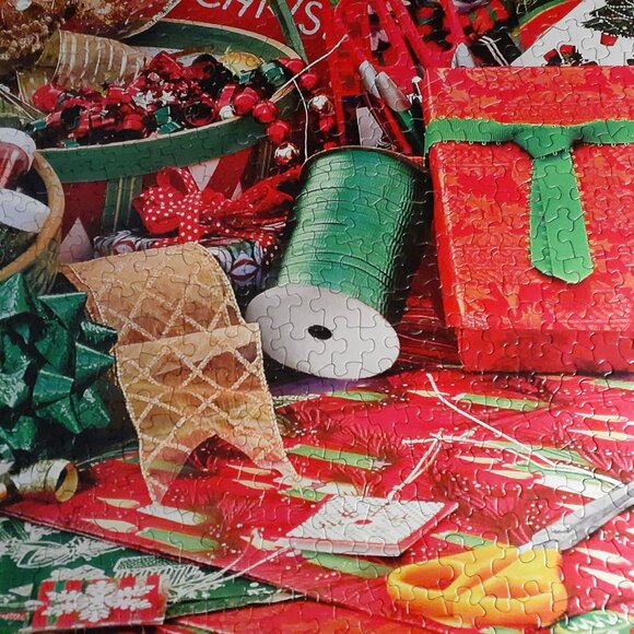 Springbok Jigsaw Puzzle Christmas It's A Wrap 1000 Pieces Complete - Picture 7 of 8